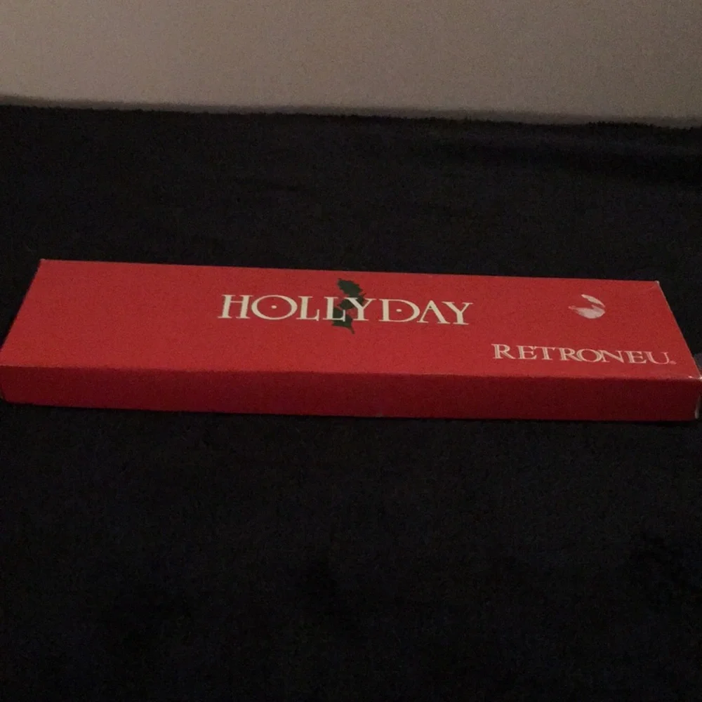 Retroneu Holiday gold tone with holly berries pastry server NWT